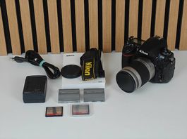 Nikon D700 Vollformat Kamera + 28-100mm - Top Zustand