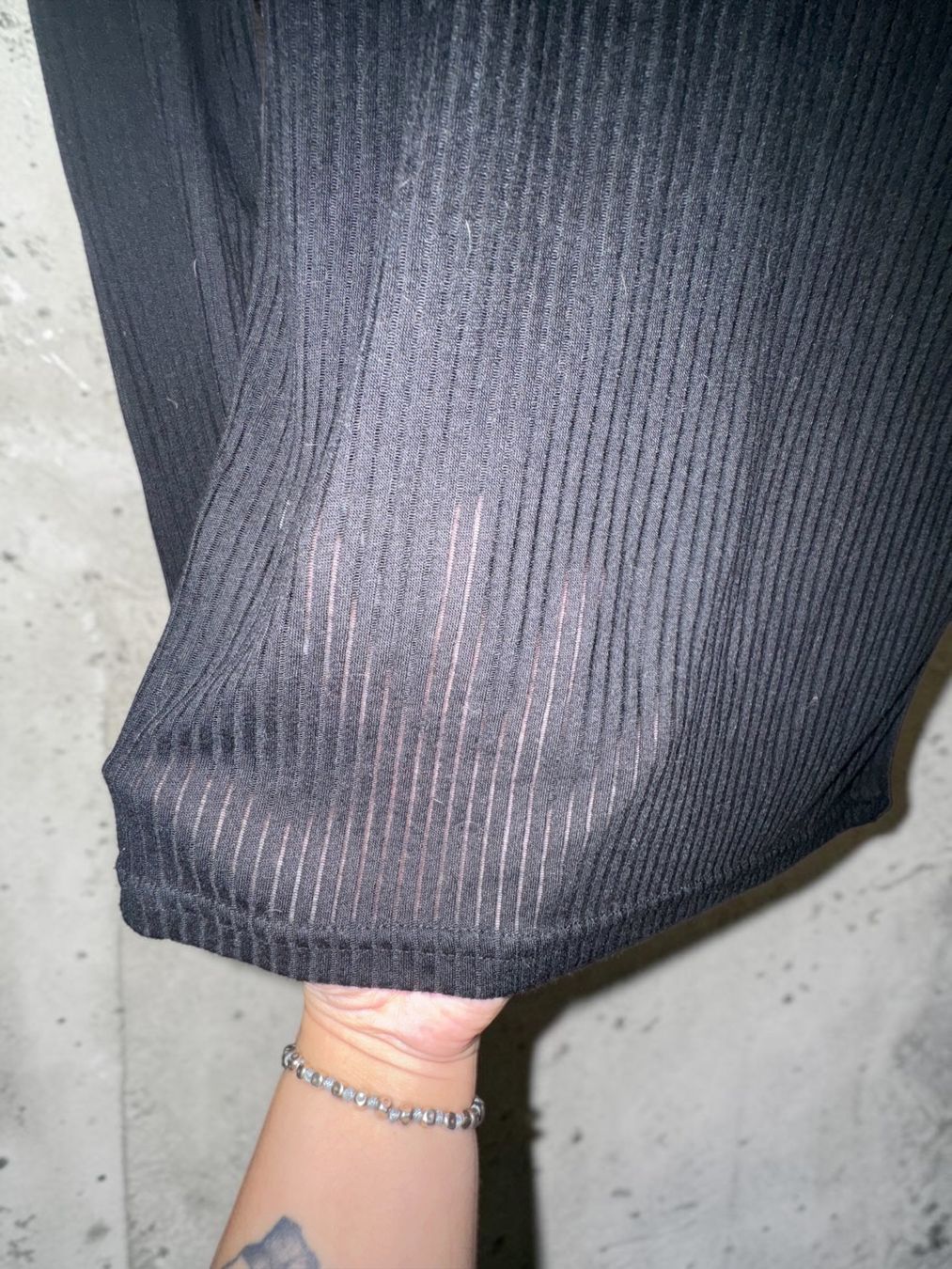 Maglioni & Felpe: Amisu Transparentes Rippstrick Top schwarz Gr. L – Usato da Bern venduto da MissionAusmisten 1