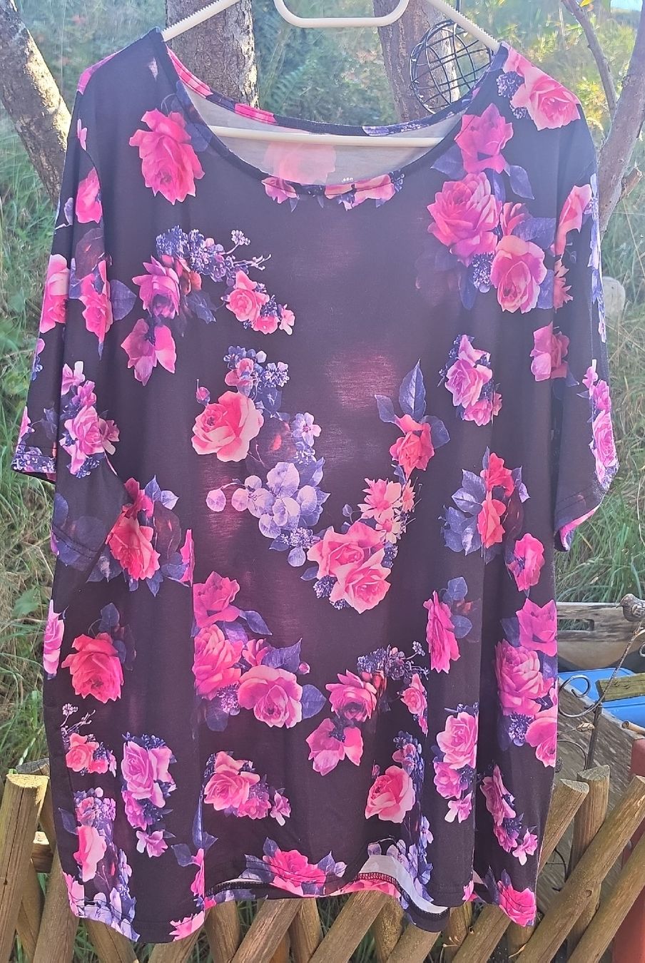 T-shirt: T-shirt fleurs taille 52 – Usato da Reconvilier venduto da mulan22