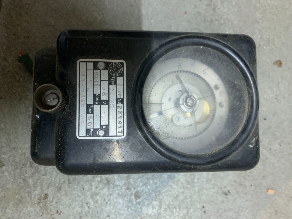 3 historische Schaltapparate, davon ein Treppenhausautomat | Kaufen auf