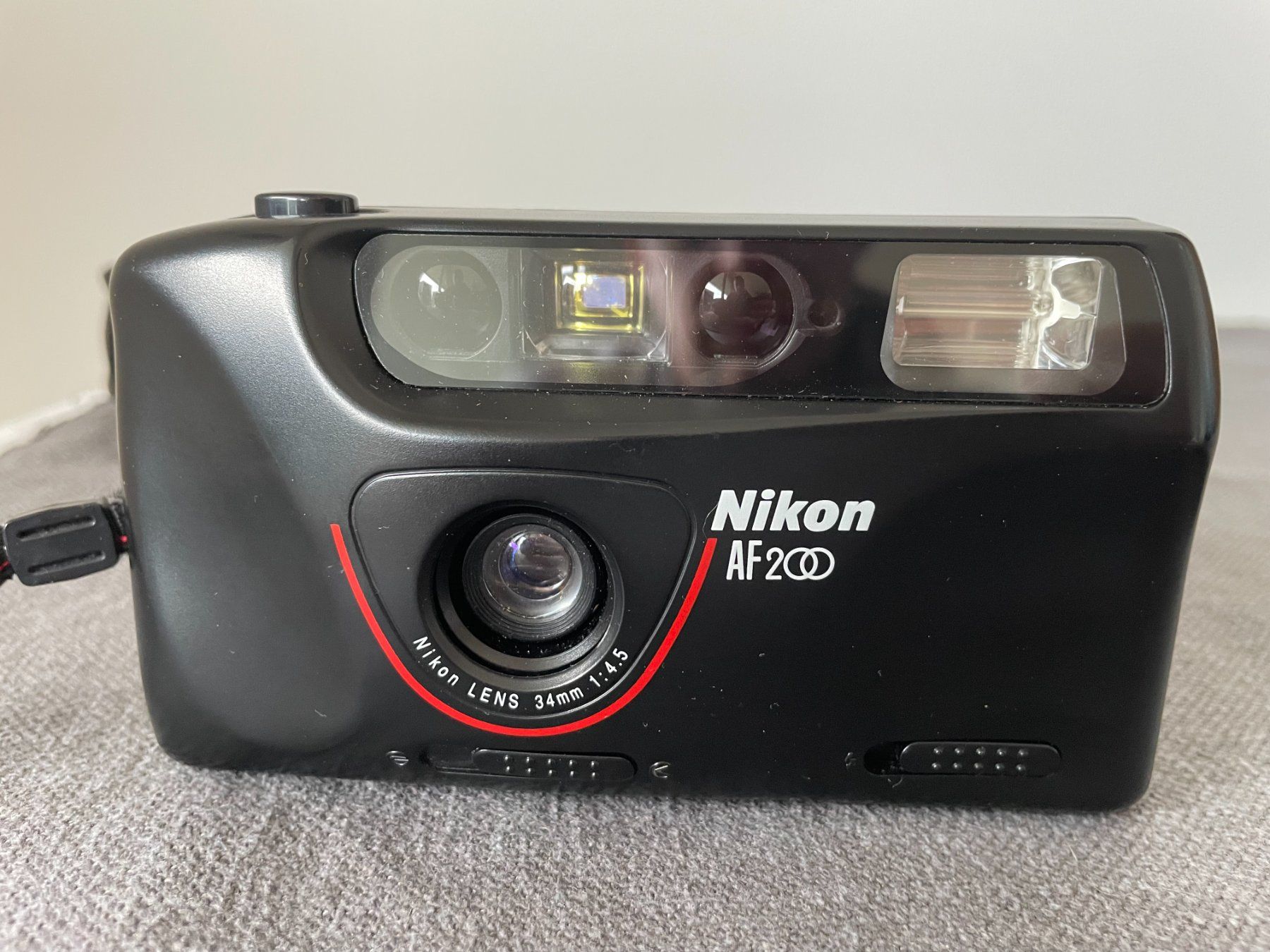 Nikon Fotocamera: Nikon AF200 – Usato da Petit Lancy venduto da gil_hr6v 1