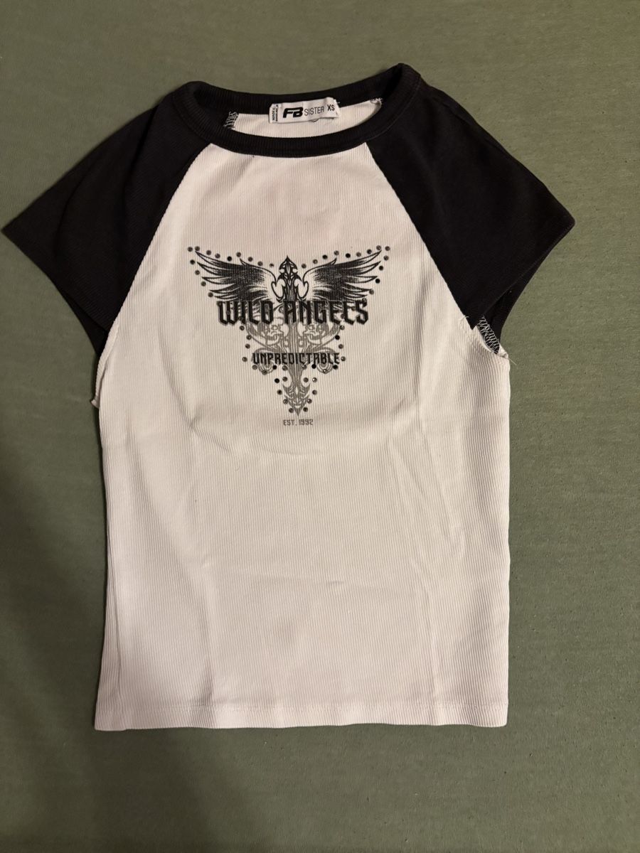 T-shirt: FB Sisters Top/shirt – Usato da Olten venduto da zor_6npz