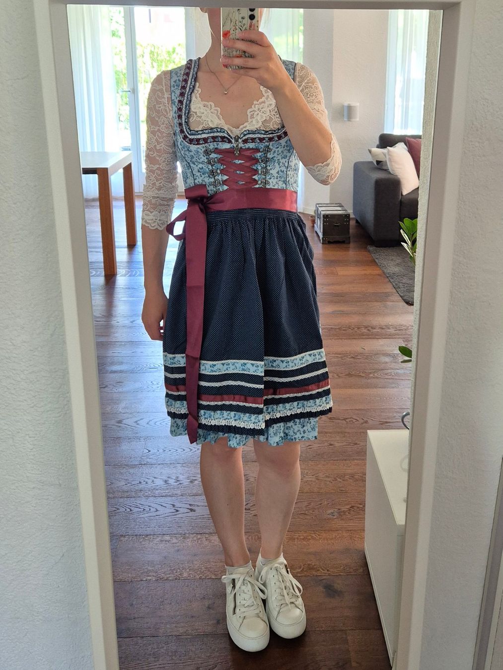Costumi: Dirndl Marjo Gr. 36 mit Dirndlbluse – Usato da Mühlau venduto da Jolanda_T