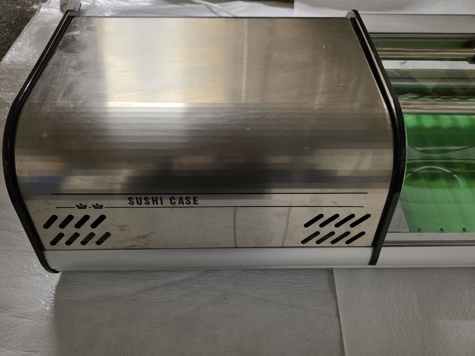 Ggm Gastro Elettrodomestici da cucina: Sushi-Kühlvitrine Premium PLUS - 4x GN 1/3 – Usato da Zweisimmen venduto da jun_9mrz 4