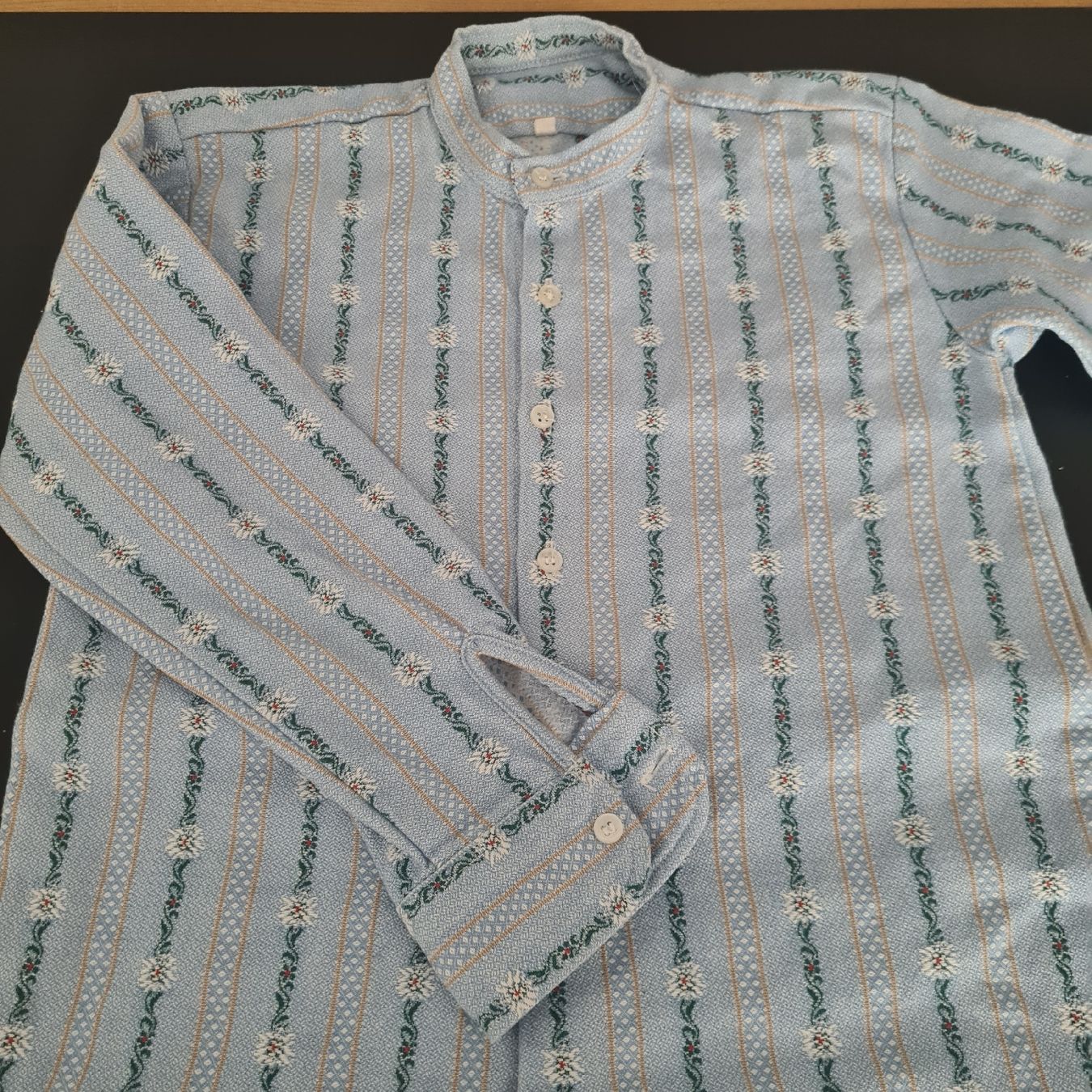 Edelweiss Camicie, T-shirt & Polo: Edelweiß Kinderhemd Gr 128 – Usato da Steinen venduto da turbogeiss99
