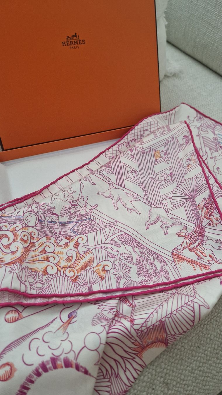 Hermès Foulards & écharpes: Foulard Hermes – Neuf (Voir description) à Collombey par Preloveditems 1