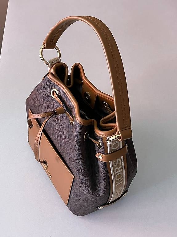 Michael Kors Sacs femmes: Superbe sac Michael Kors – D'occasion à Grand-Lancy par paddydy 1