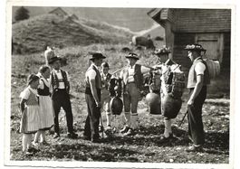 Auf der Alp  Sennen beim Schälleschöttle  Tracht  Foto Gross