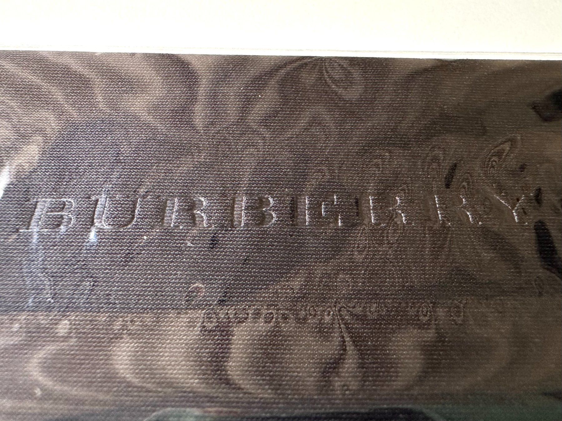 Burberry Sonstige Kleidung & Accessoires: BURBERRY - Étui pour lunettes + chiffon – Neu (gemäss Beschreibung) aus Genève von Reveur 2