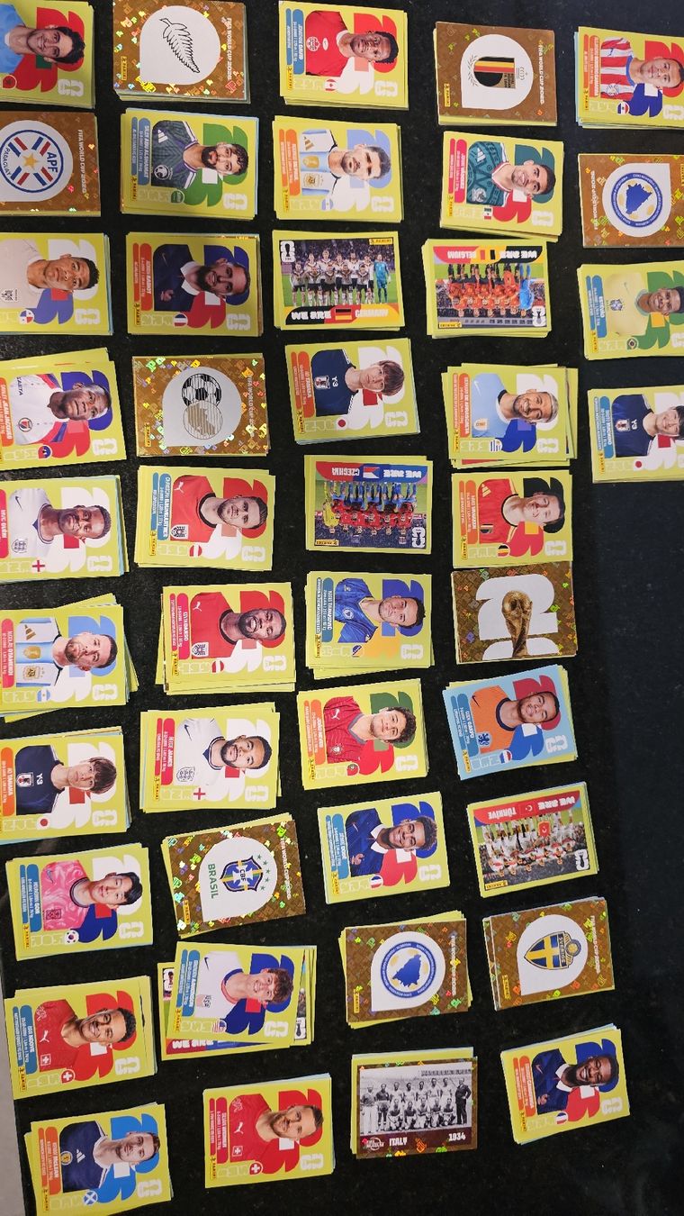 Panini Cartes à collectionner: 436 autocollants PANINIS 2026 – D'occasion à Essert FR par nicolas110 3