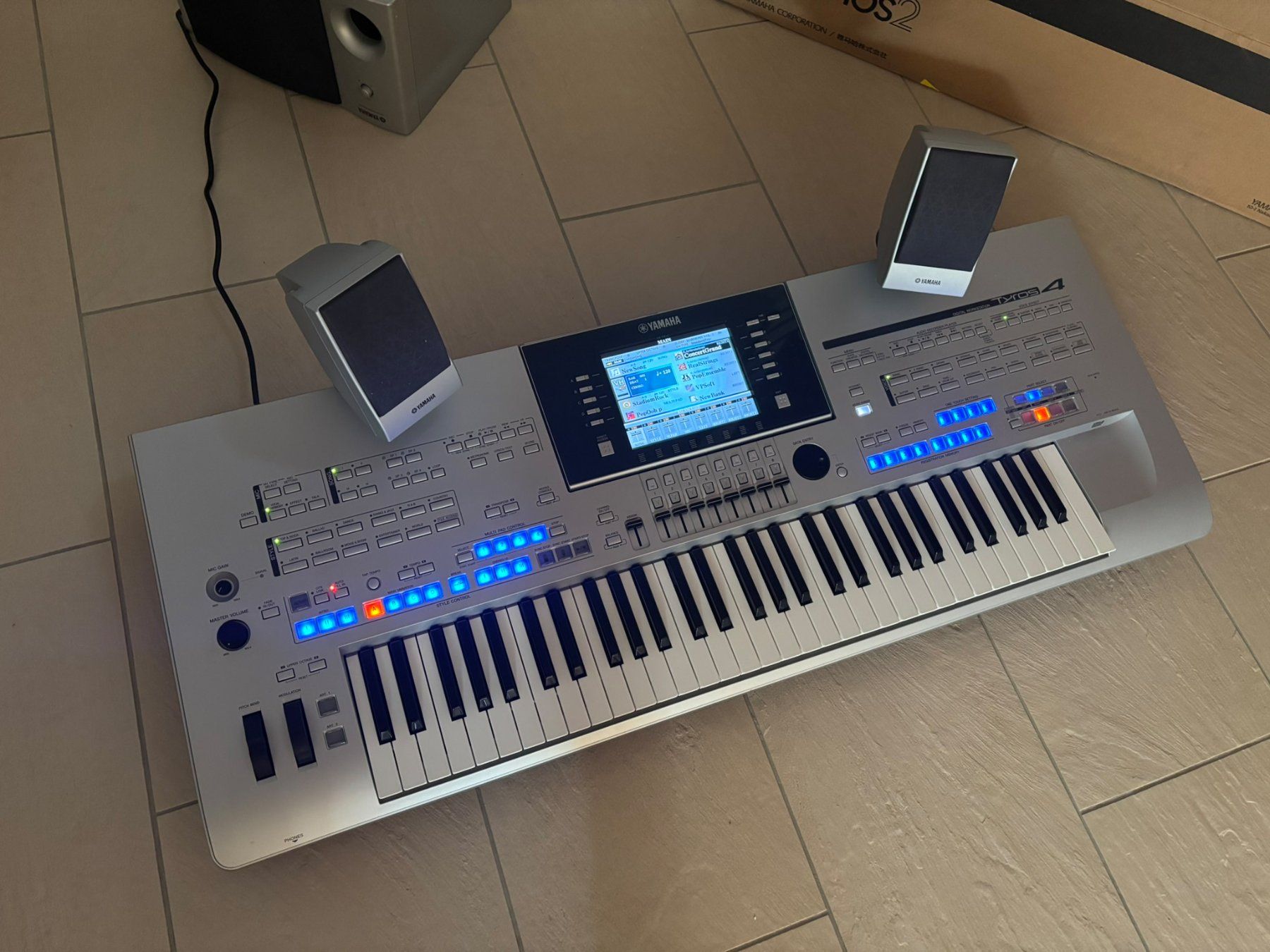Yamaha Instruments de musique: Tyros 4 – D'occasion à Steg par EOS5DM3 1