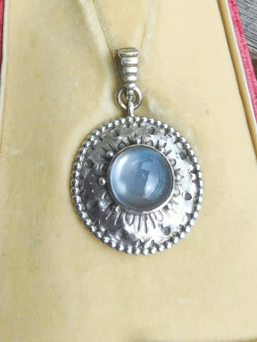 Ciondoli: Antik Jugendstil Cabochon Mondstein Silber 900 Anhänger – Usato da Schwyz venduto da chopaya 1