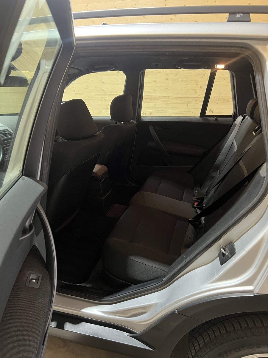 BMW Automobili: Bmw x3 3.0d Automat  – Usato da Thayngen venduto da Kevin1505 7