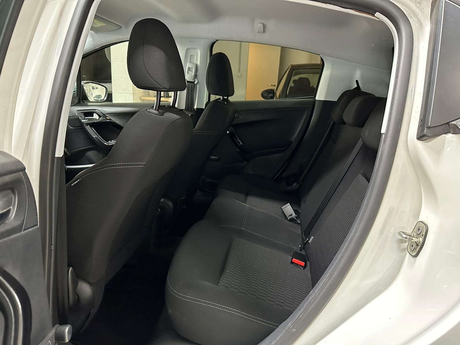 Peugeot Autos: PEUGEOT 208 1.2 VTI Access – D'occasion à Aclens par sobacopeludo 7