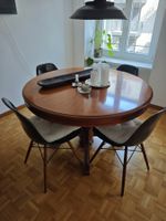 Runder Holztisch