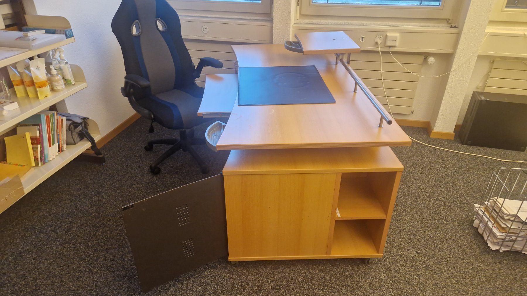 Schreibtische: Bureau fonctionnel – Gebraucht aus Givisiez von Tonisalva 3
