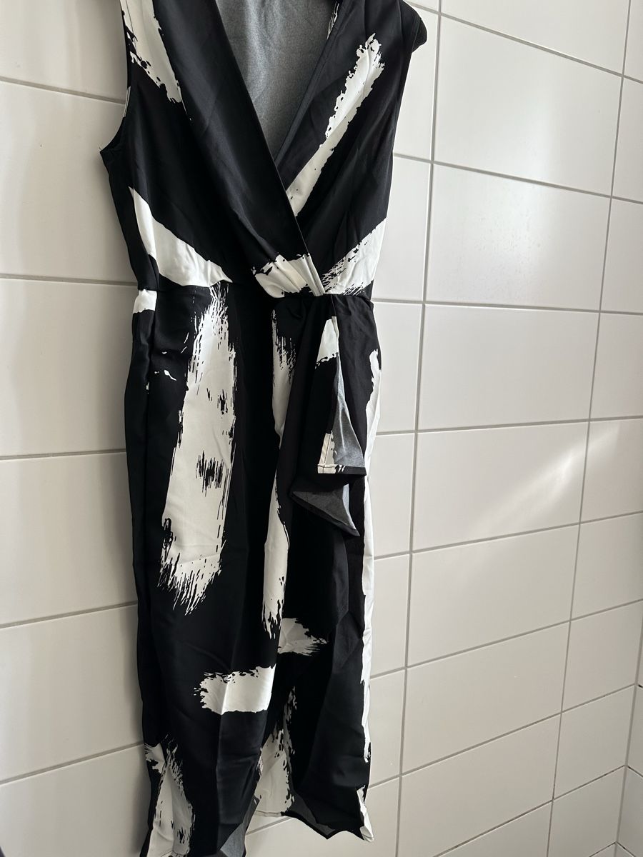 Vestiti: Damen Wunderschöne Kleid Grösse/M – Nuovo (secondo la descrizione) da Basel venduto da Ivana_4