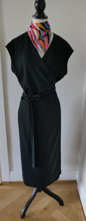 Everlane: robe portefeuille noire (US8/EU36)