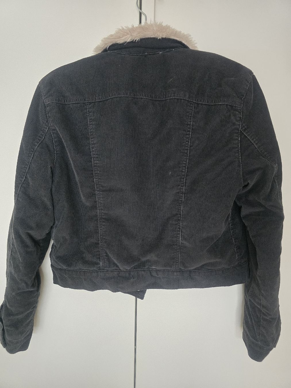 Levi's Giacche: Levi's Jacke schwarz mit Fellfutter Gr. L eher M – Usato da Thalwil venduto da Nikkita2 3