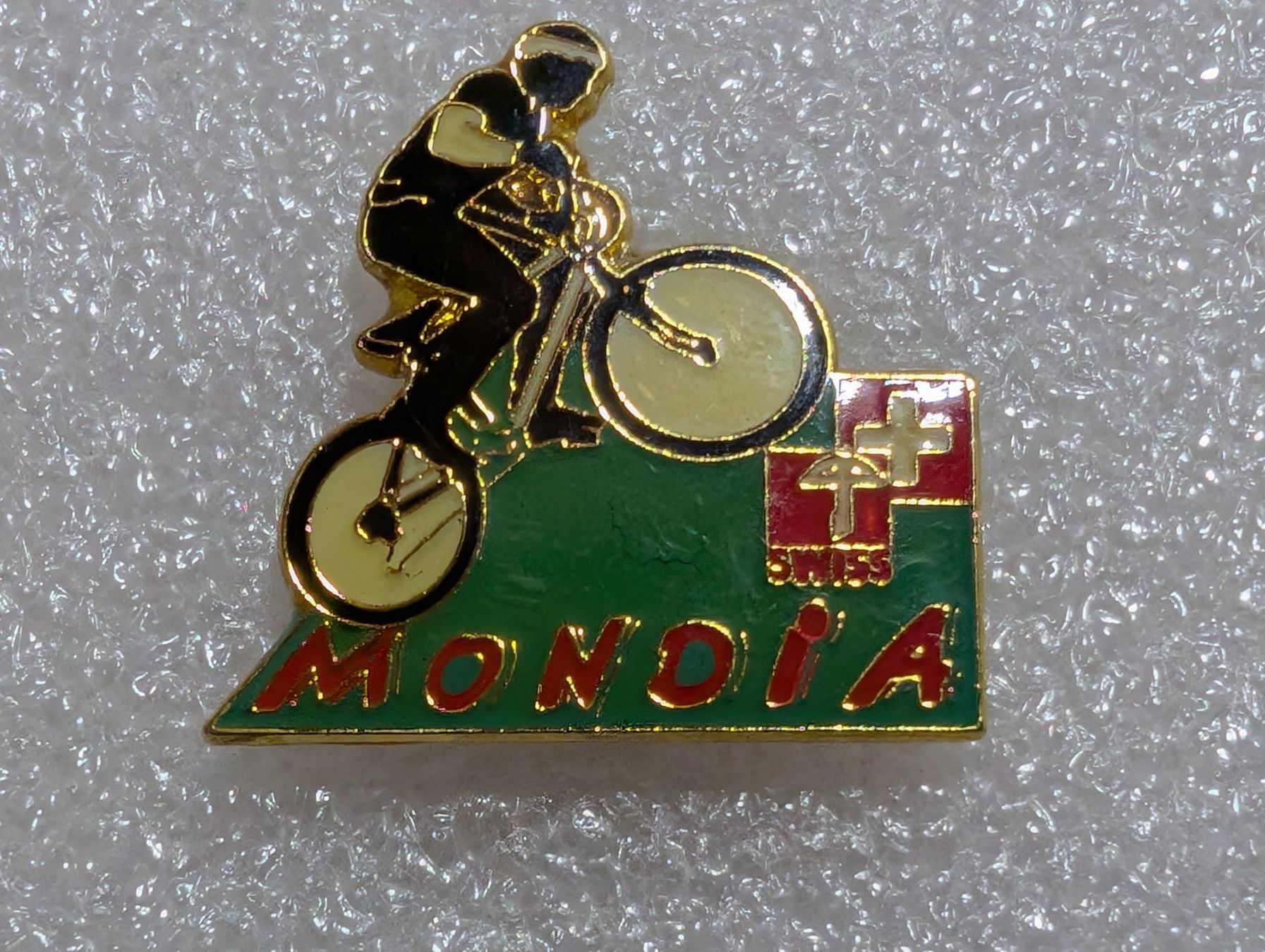 Placchette & Badge: Ansteckpin 258: Mondia – Usato da Oppligen venduto da Pin-Fall-Shop