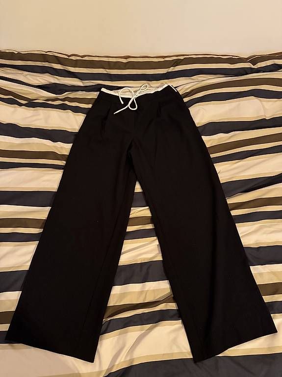 Pantaloni: Pantalon blazer noir taille S – Usato da Genève venduto da dia_w9qp