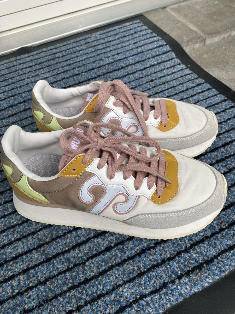 Scarpe da donna: Wushu Sneakers Gr. 37 – Usato da Jegenstorf venduto da fossi65