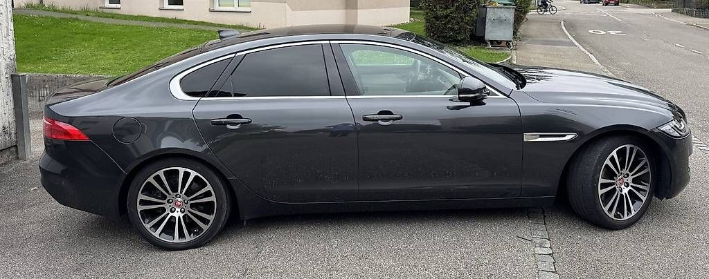 Automobili: Jaguar xf 35t portfolio awd – Usato da Aarburg venduto da Injac 5