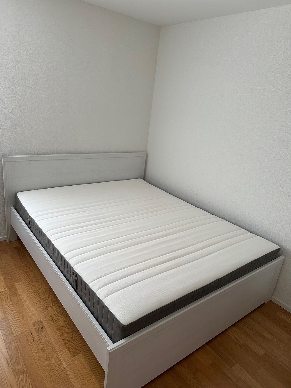 Ikea Lits: Doppelbett mit Lattenrost und Matratze – D'occasion à Wetzikon ZH par aur_n5rt