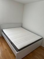 Doppelbett mit Lattenrost und Matratze