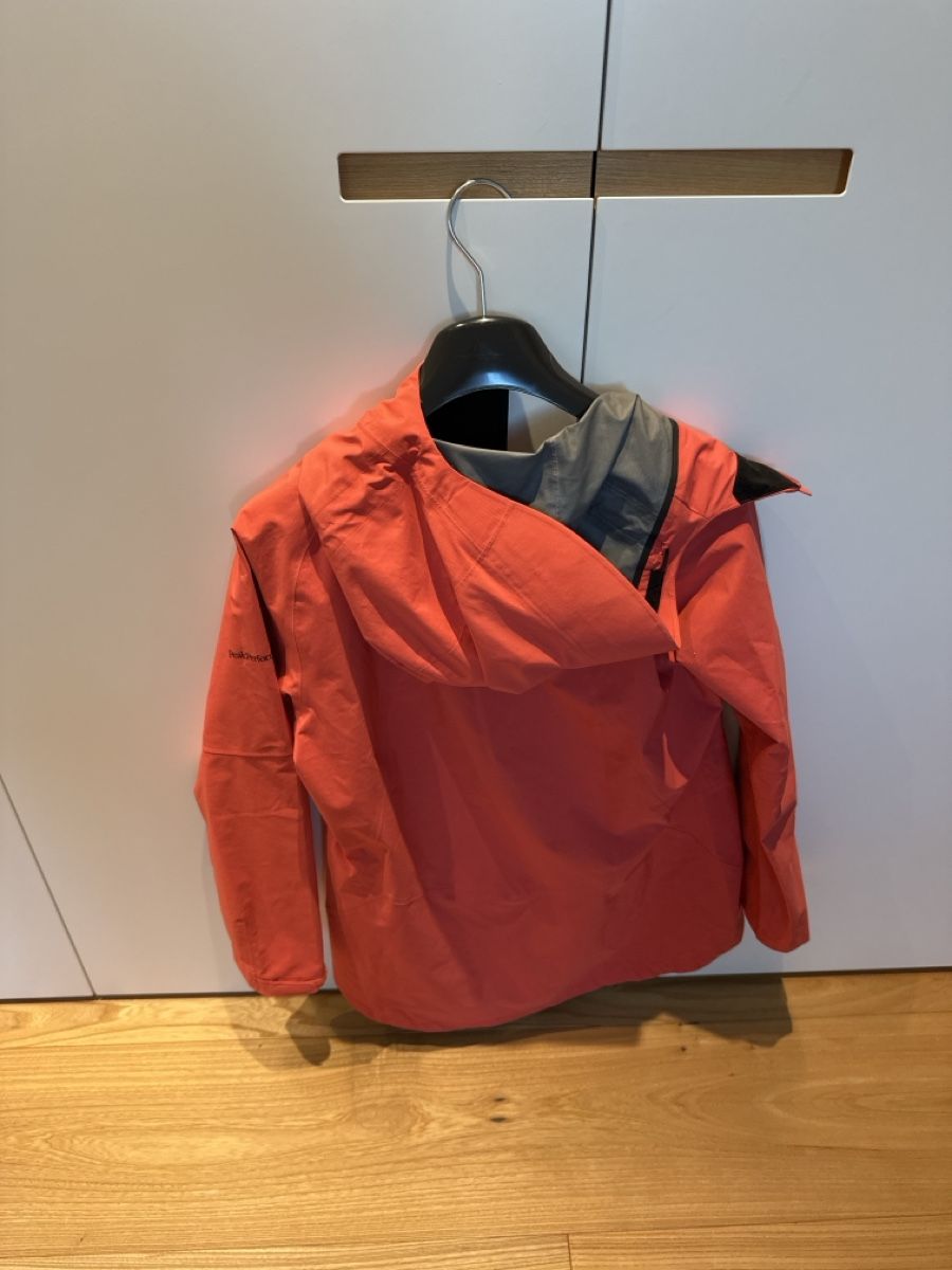 Peak Performance Giacche: Peak Performance Hardshell Jacke rot Grösse S gebraucht – Usato da Luzern venduto da Jill08 1