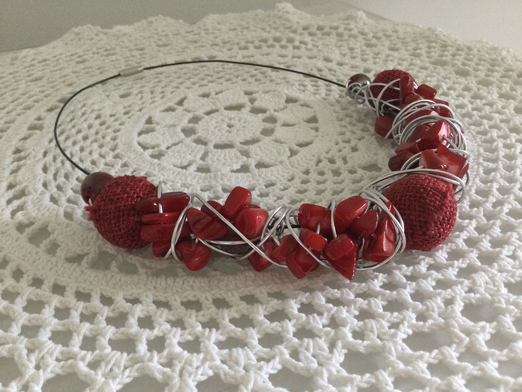 Catenine: Collier avec perles rouges & perles coquillages NEUF – Nuovo e nell'imballaggio originale da Agiez venduto da chouchanelle 1
