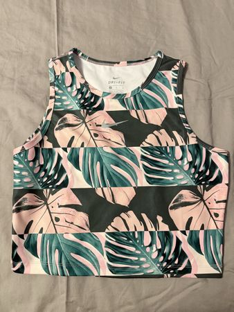 Nike Sport Top, Grösse M, neuwertig, tropisches Muster