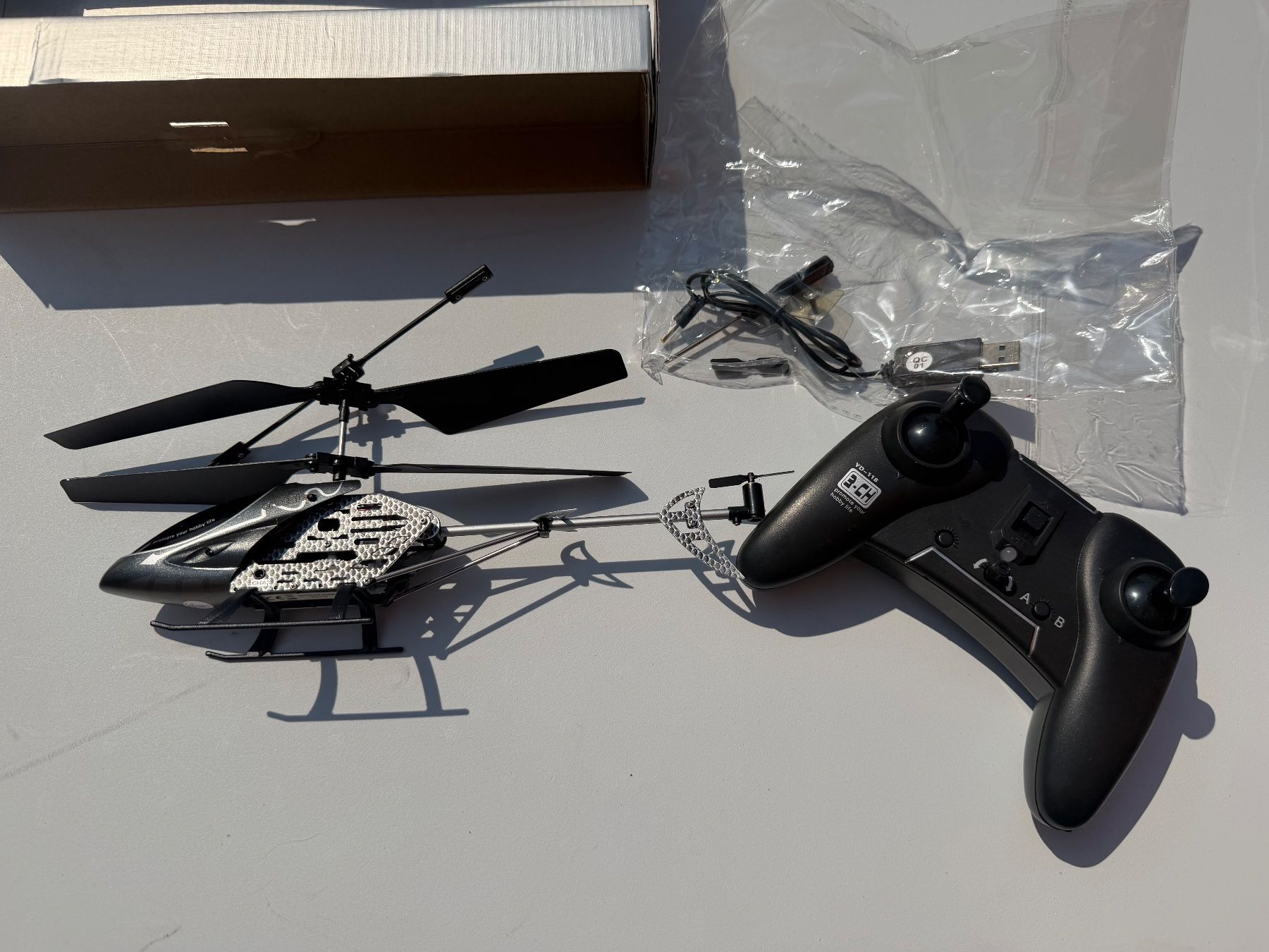 Giocattoli: Helicopter in Carbon-Look - including additional rotor Blade – Nuovo (secondo la descrizione) da Cugnasco venduto da tizianaq 1