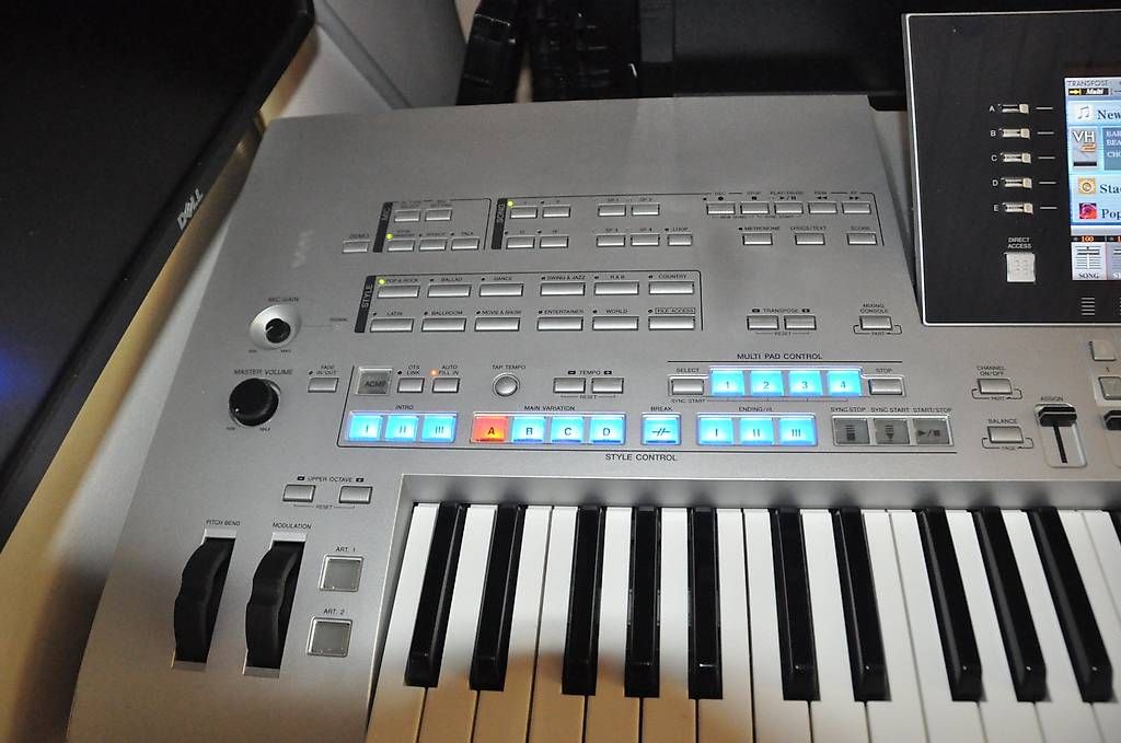 Instruments de musique: Clavier arrangeur Yamaha Tyros 4 – D'occasion à Vevey par samatti 2