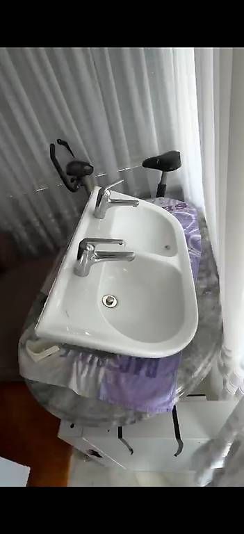 Lavabi & lavandini: lavabo doppio in ceramica  – Usato da Minusio venduto da vsh_2xks