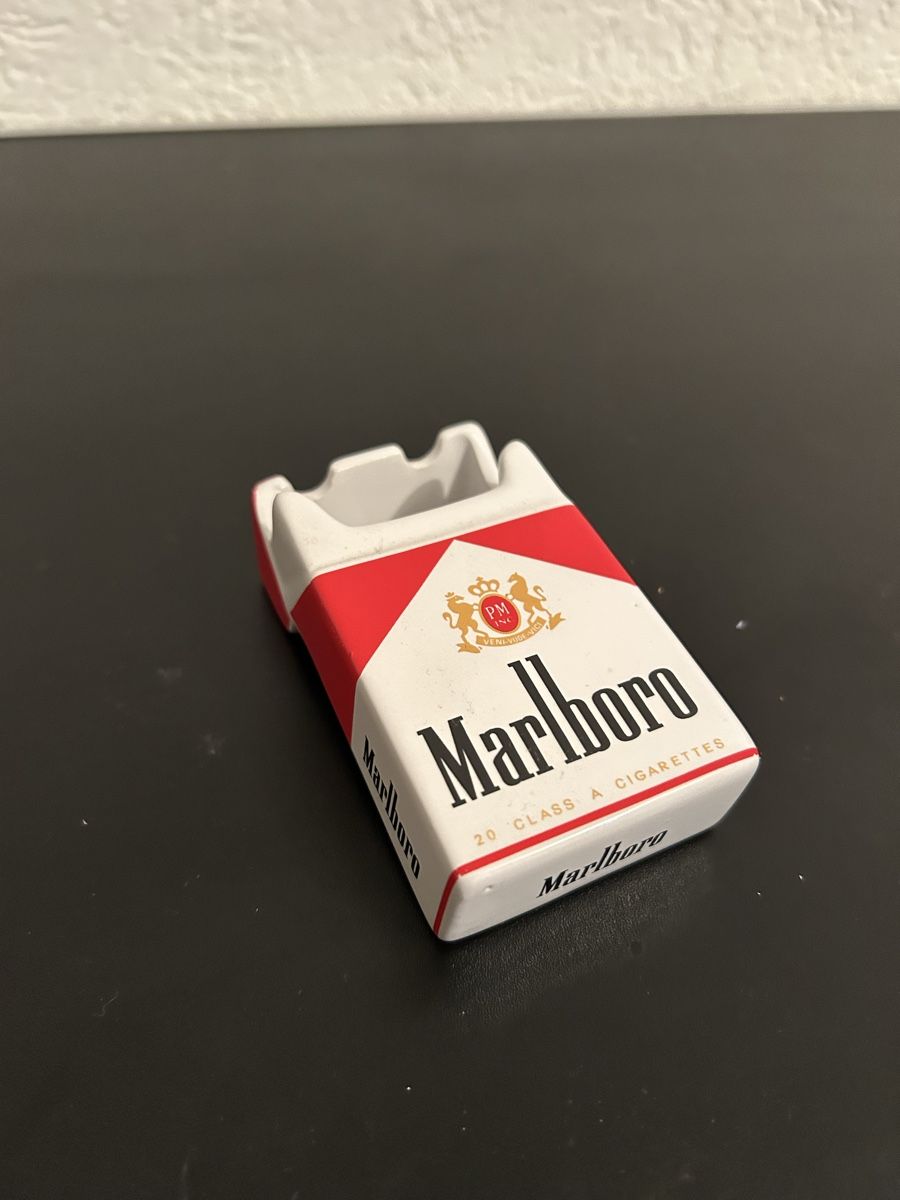 Marlboro Portacenere: Marlboro Rot Aschenbecher – Usato da Schliern b. Köniz venduto da Trebesch