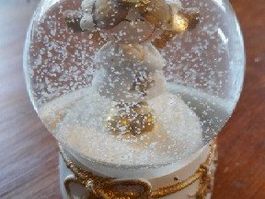 Schneekugel mit Engel Zauberhaft 6 x 9 cm