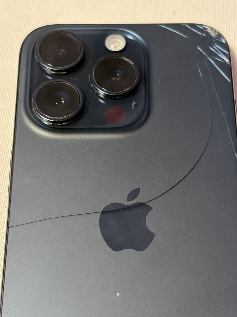Apple Telefoni cellulari / Smartphones: Iphone 15 Pro – Usato da Gams venduto da luc_9j9f 2