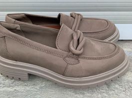 Superbe mocassins TAMARIS daim beige semelle robuste n.39
