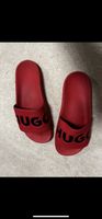 Tongs HUGO Boss rouges, parfaites pour l'été. Taille 42.
