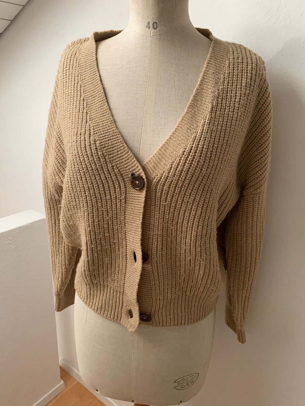 Pullover & Sweatshirts: Strickjacke – Gebraucht aus Ennetbaden von usemiste