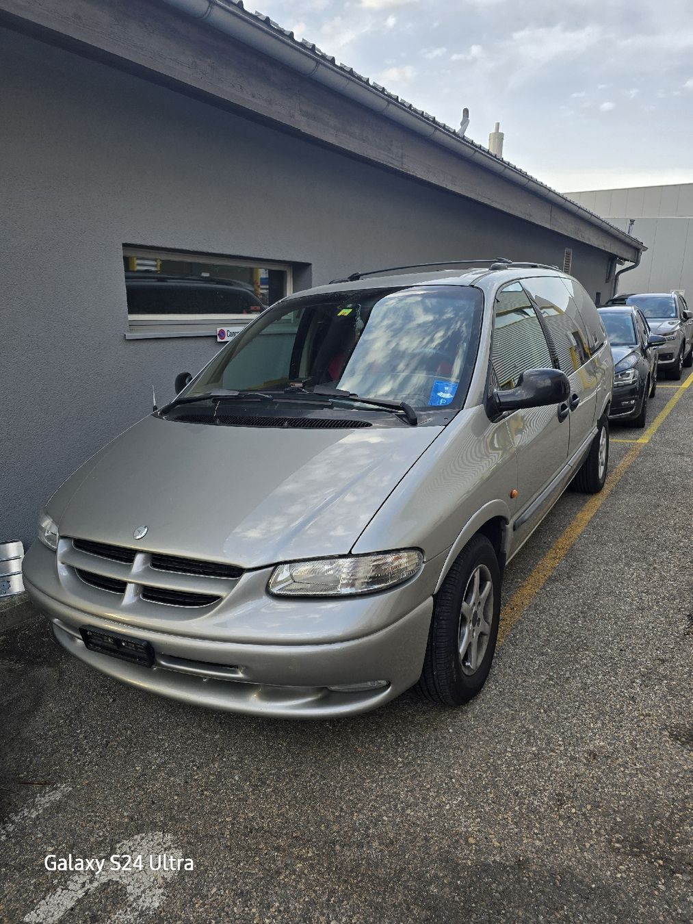 Chrysler Automobili: CHRYSLER GD VOYAGER 2.5 TD  – Usato da CERNIER venduto da GarageConcept-Car