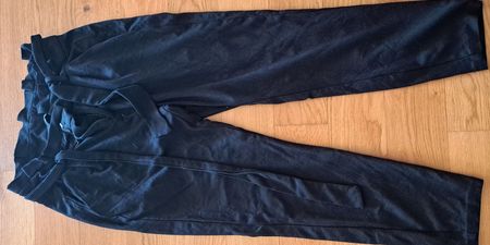 Stoffhose mit Bindegürtel Vero Moda Schwarz