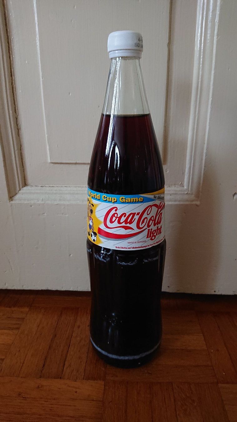 Coca-Cola Bottiglie: COCA-COLA LIGHT 1l noch voll Ablauf Datum September 1994 – Usato da Wilderswil venduto da Exebub