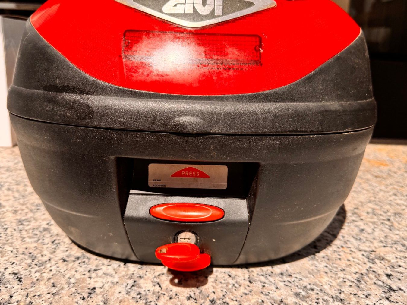 Givi Topcase: TopCase für Motorrad oder -roller – Gebraucht aus Moosseedorf von Buchsiu