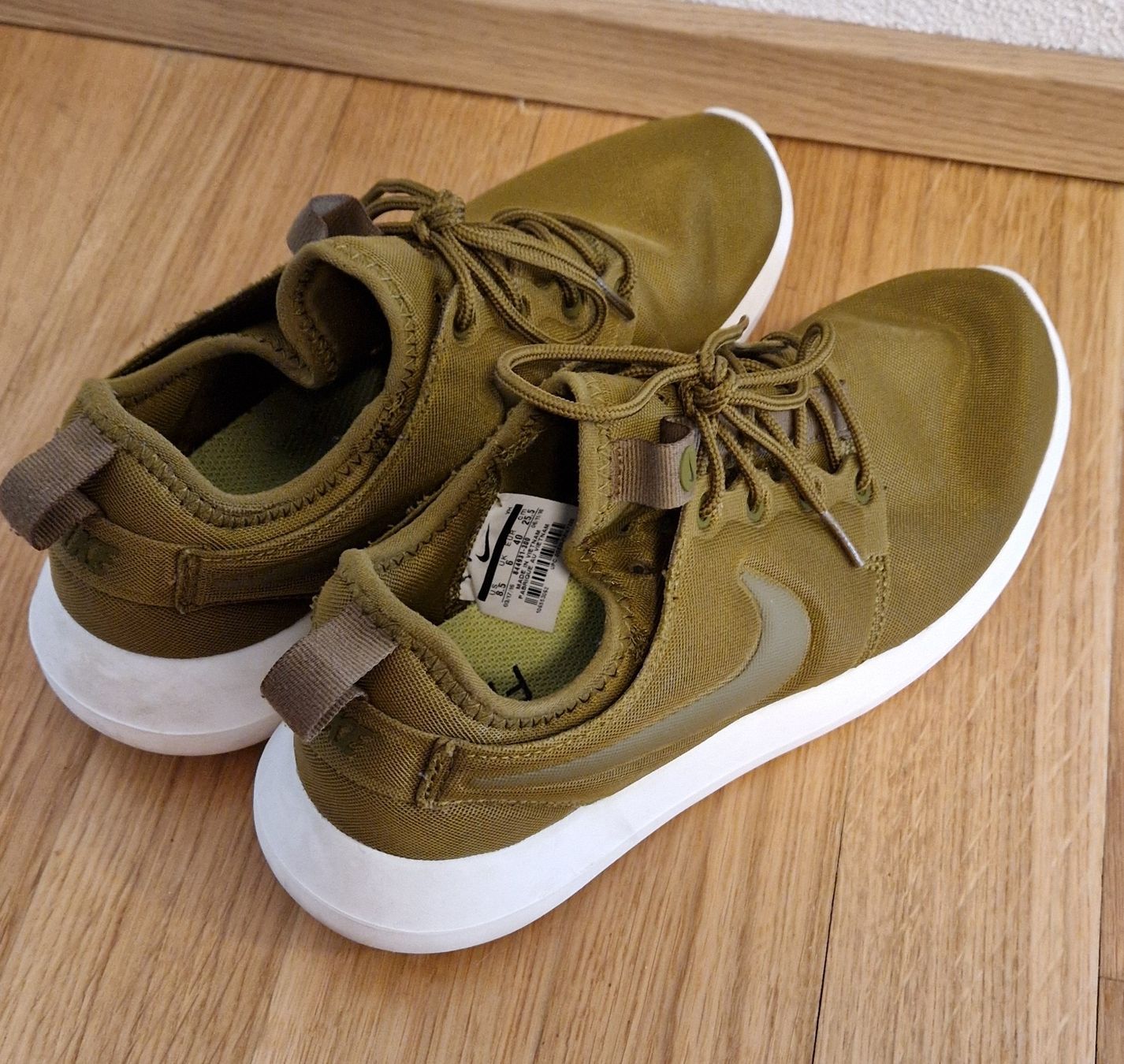 Nike Scarpe da donna: Nike Roshe One olivgrün 40 – Usato da Zürich venduto da c.line89 1