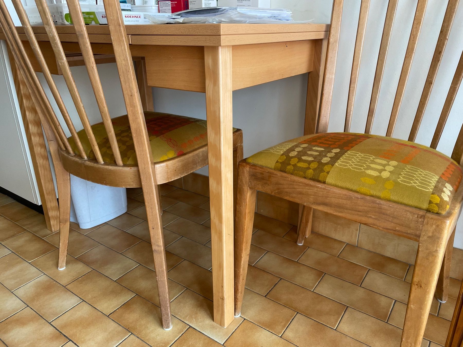 Tischset: Table de cuisine et chaises – Gebraucht aus Gland von MiGigan
