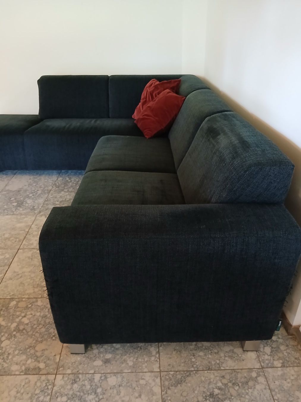 Divani: Ecksofa mit Metallfuessen – Usato da Düdingen venduto da Cardinallager