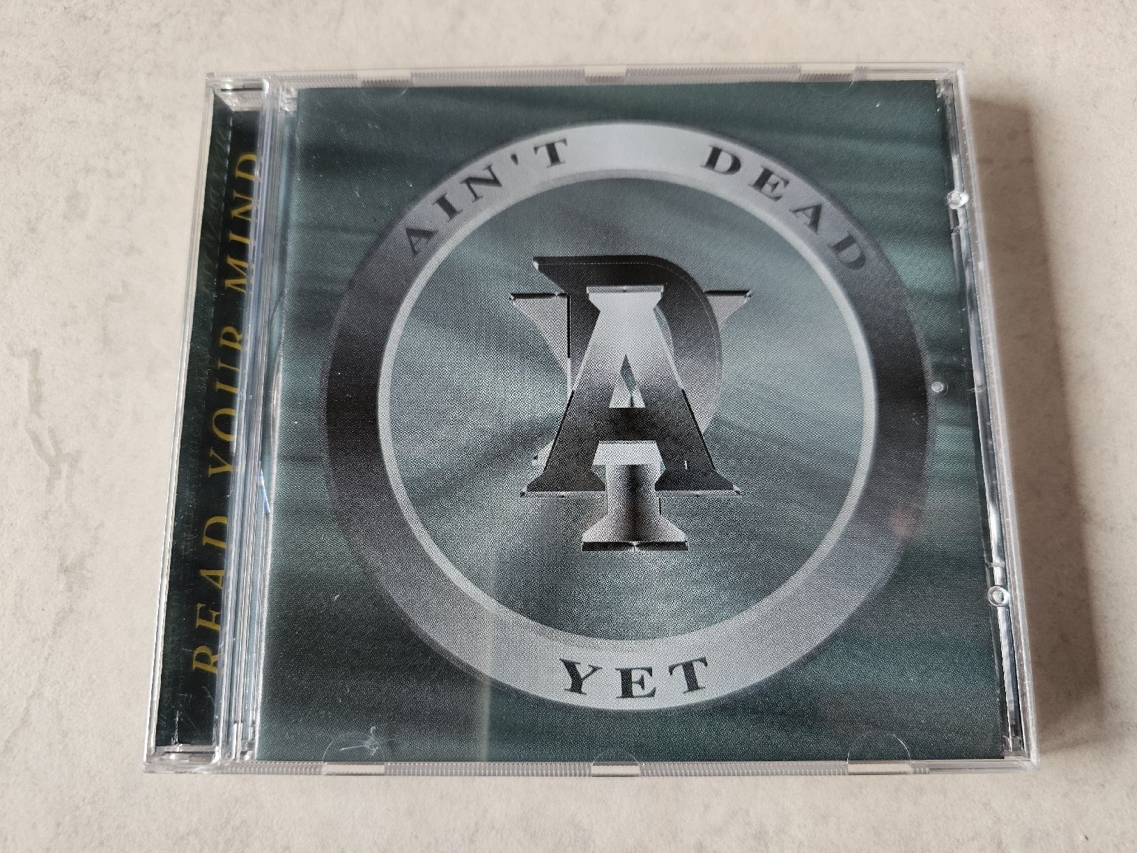 CD: Ain't Dead Yet  -  Read Your Mind – Usato da Schneisingen venduto da backstore24