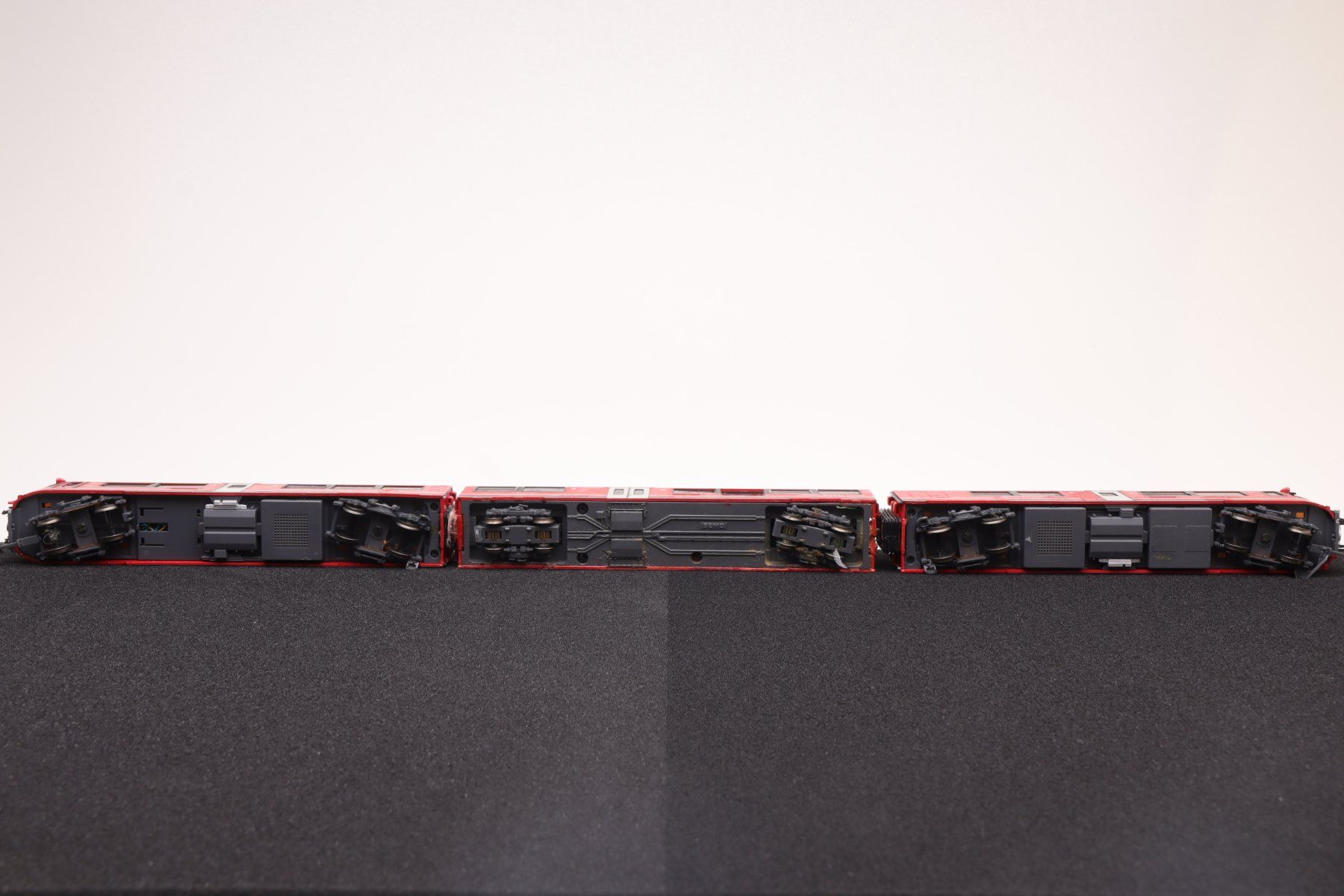 Bemo Modelleisenbahnen: Bemo 7244 101 RhB ABe 8/12 "Allegra" DC, H0m – Defekt aus Ried (Muotathal) von Modellbahn.swiss 3